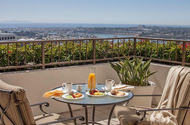 Hotel Review: Fashion Island Hotel, Newport Beach, California, USA